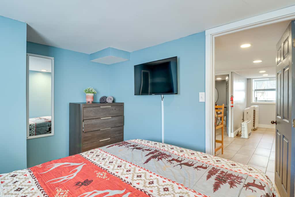Fire Pit + Game Room: Spacious Poconos Retreat!