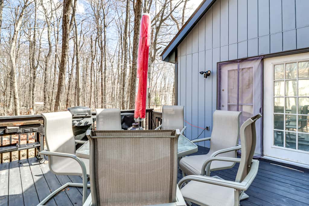 3 Mi to Tobyhanna State Park: Home w/ Serene Deck!