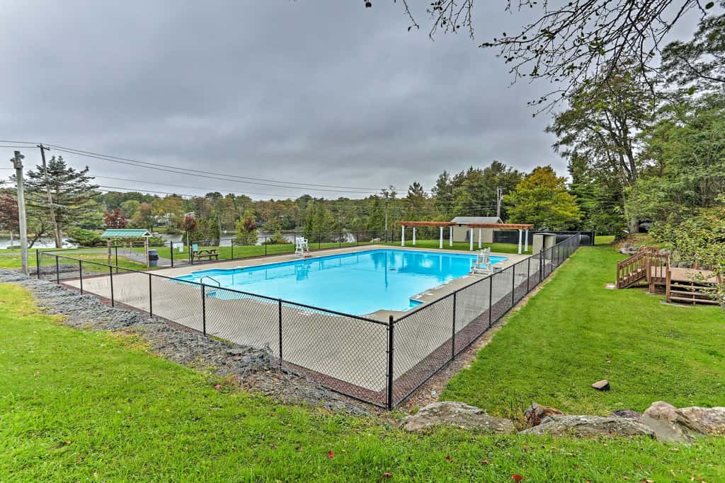 3 Mi to Tobyhanna State Park: Home w/ Serene Deck!