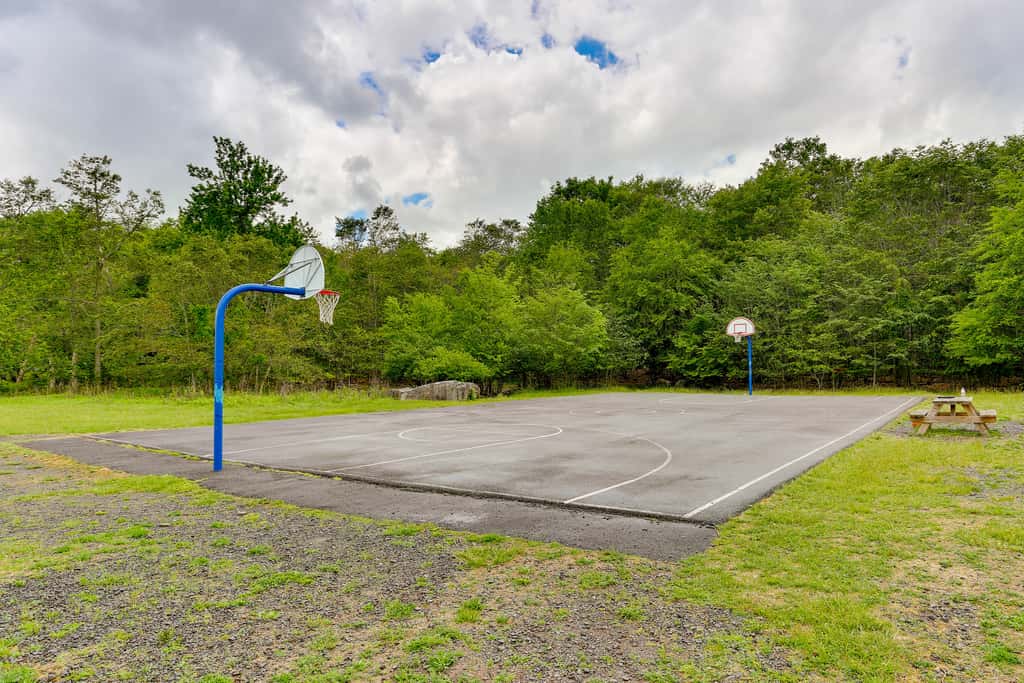 3 Mi to Tobyhanna State Park: Home w/ Serene Deck!