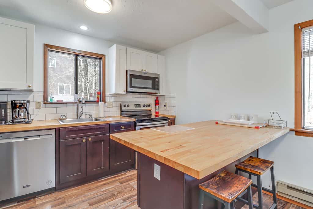 3 Mi to Tobyhanna State Park: Home w/ Serene Deck!