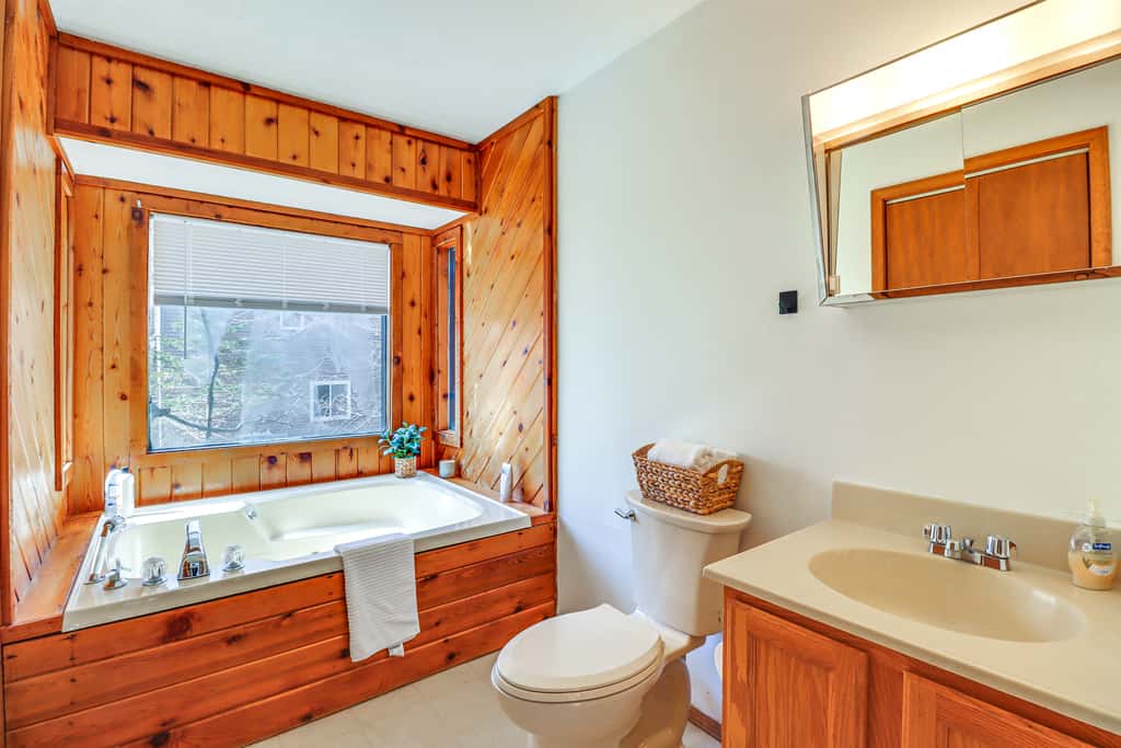 3 Mi to Tobyhanna State Park: Home w/ Serene Deck!