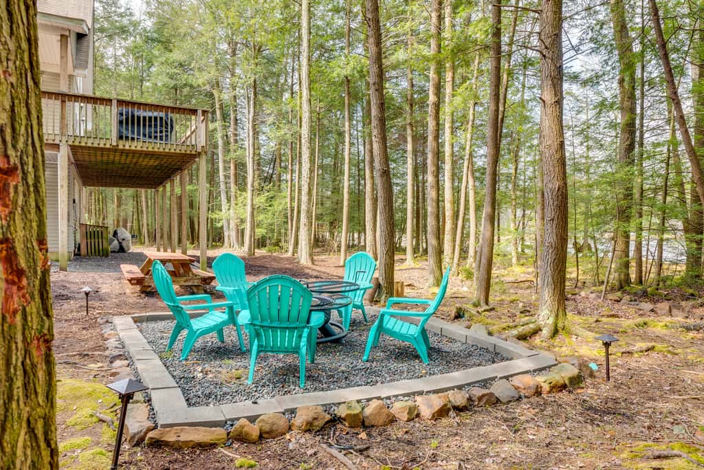Lakefront Poconos Cabin w/ Deck & Game Room
