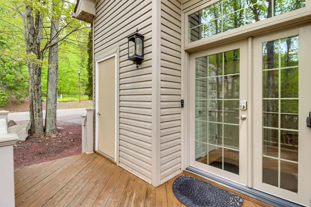 < 1 Mi to Big Boulder Mtn! Home w/ Hot Tub & Deck