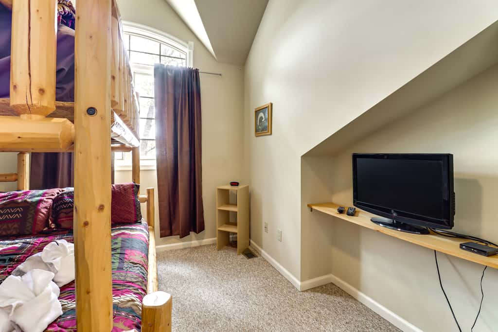 < 1 Mi to Big Boulder Mtn! Home w/ Hot Tub & Deck