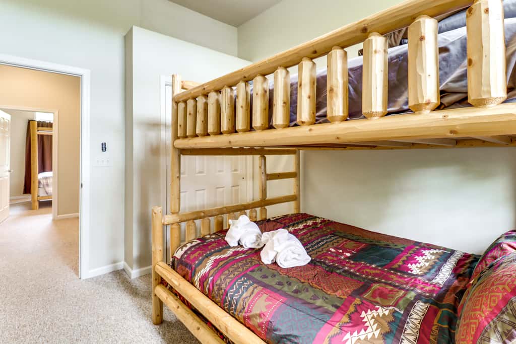 < 1 Mi to Big Boulder Mtn! Home w/ Hot Tub & Deck