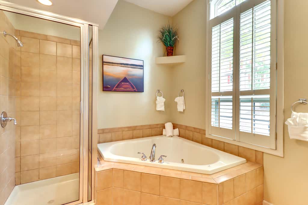 < 1 Mi to Big Boulder Mtn! Home w/ Hot Tub & Deck