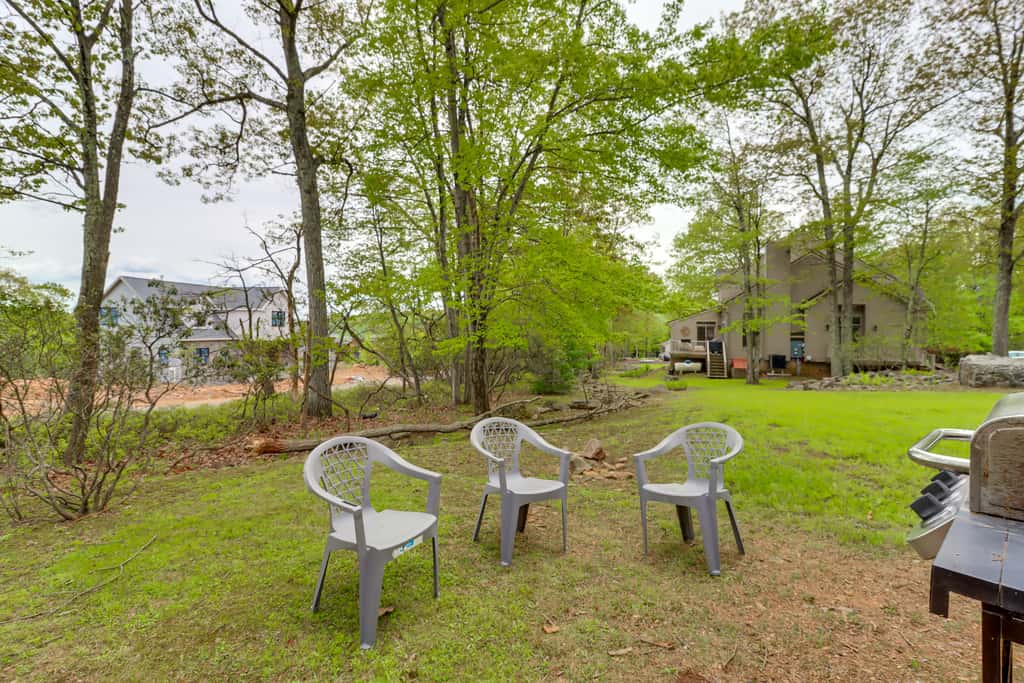 < 1 Mi to Big Boulder Mtn! Home w/ Hot Tub & Deck