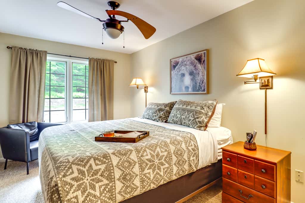 < 1 Mi to Big Boulder Mtn! Home w/ Hot Tub & Deck