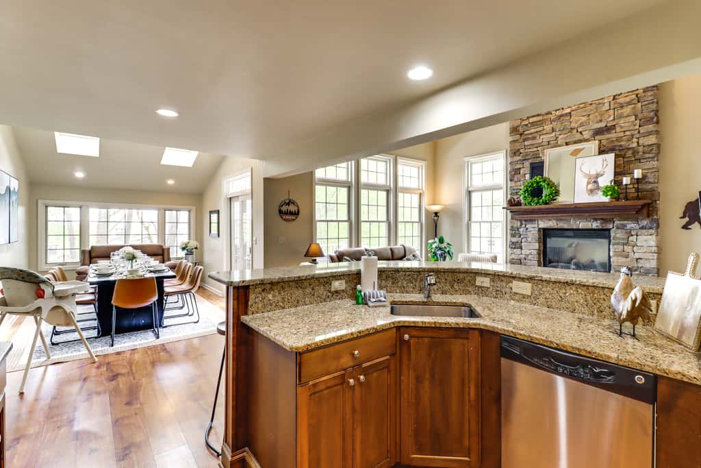 < 1 Mi to Big Boulder Mtn! Home w/ Hot Tub & Deck