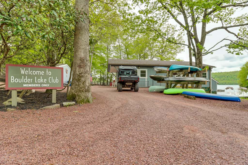 < 1 Mi to Big Boulder Mtn! Home w/ Hot Tub & Deck