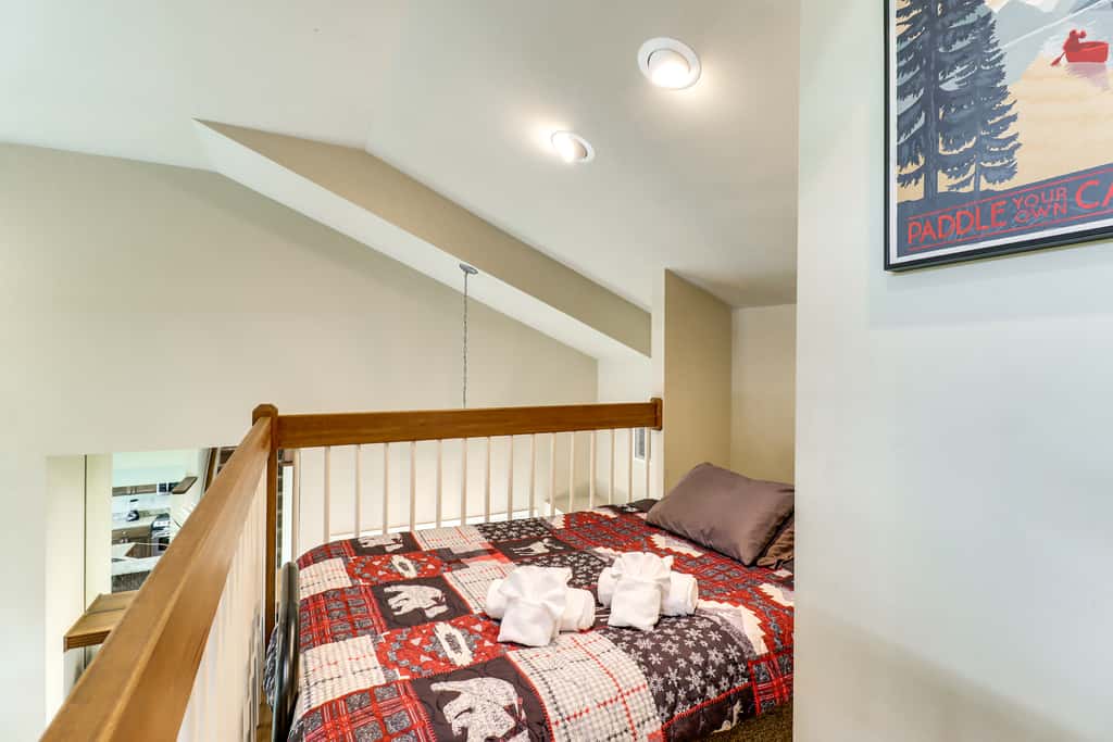 < 1 Mi to Big Boulder Mtn! Home w/ Hot Tub & Deck