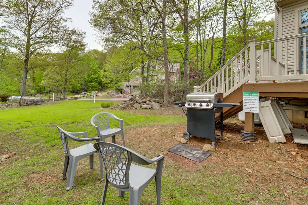 < 1 Mi to Big Boulder Mtn! Home w/ Hot Tub & Deck