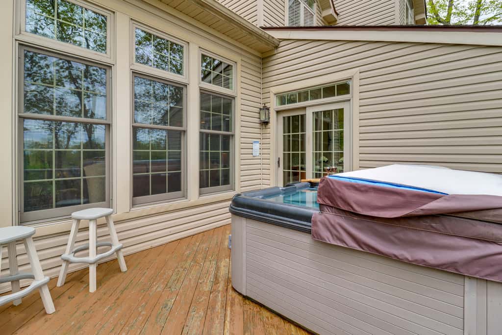 < 1 Mi to Big Boulder Mtn! Home w/ Hot Tub & Deck