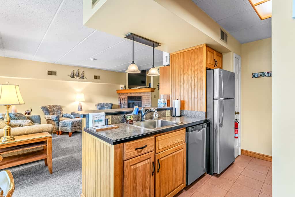'Cobbies Cove' Lakefront Gem: Epic Views & Pool!