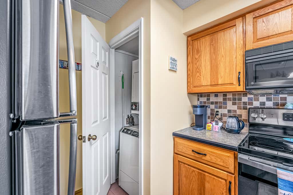 'Cobbies Cove' Lakefront Gem: Epic Views & Pool!