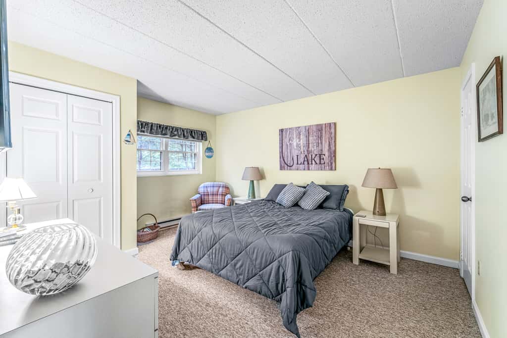 'Cobbies Cove' Lakefront Gem: Epic Views & Pool!