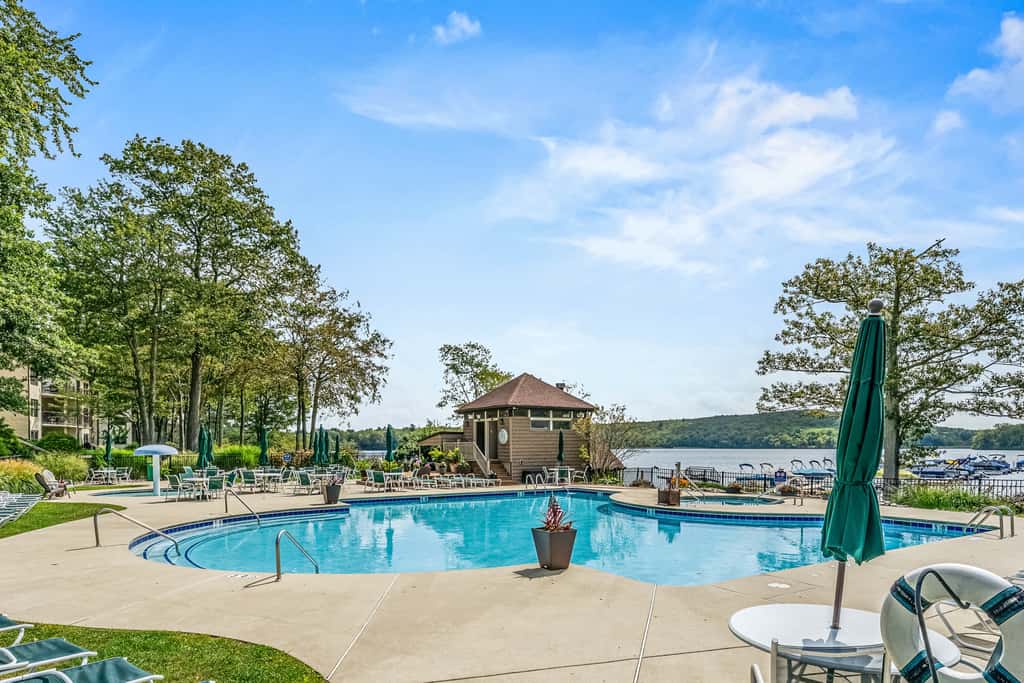 'Cobbies Cove' Lakefront Gem: Epic Views & Pool!