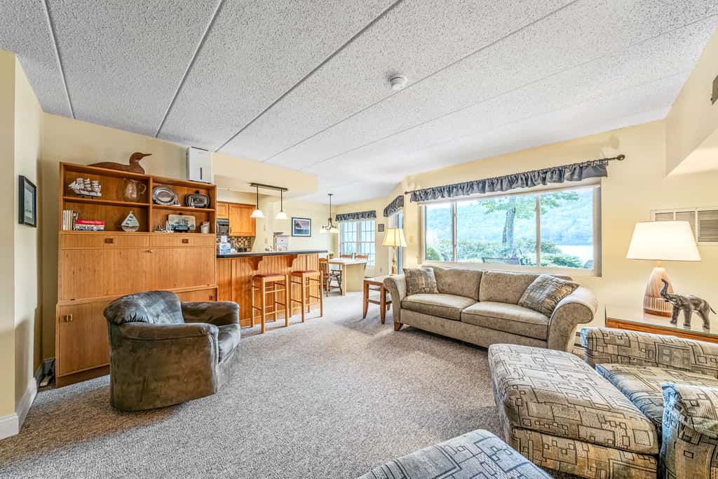 'Cobbies Cove' Lakefront Gem: Epic Views & Pool!