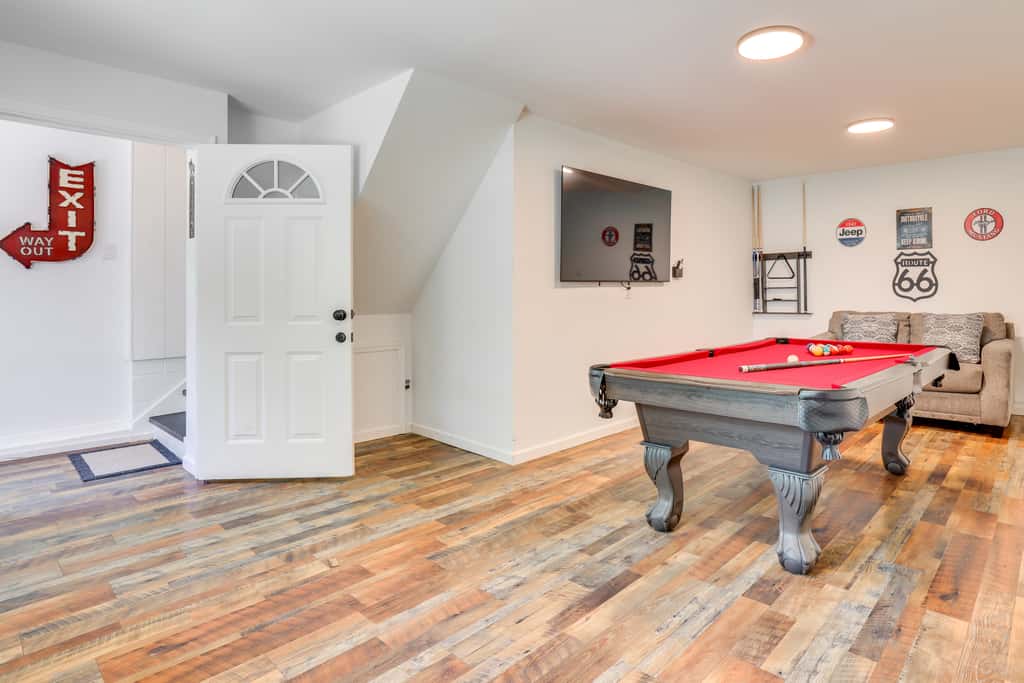 Hot Tub + Game Room: Wooded Poconos Retreat