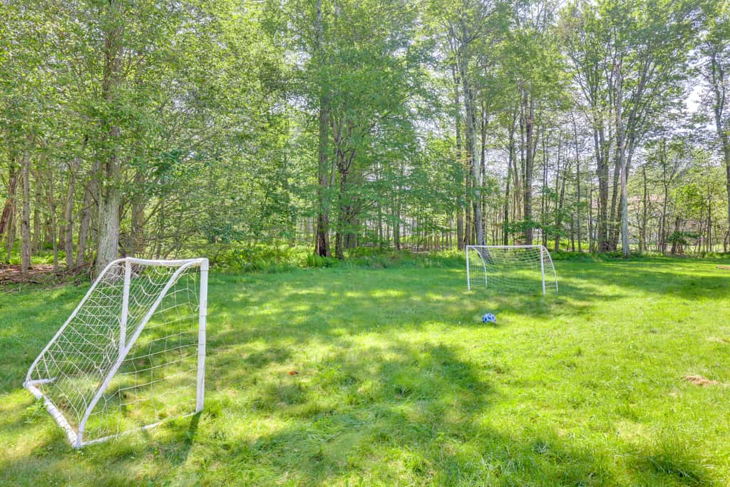 Hot Tub + Game Room: Wooded Poconos Retreat