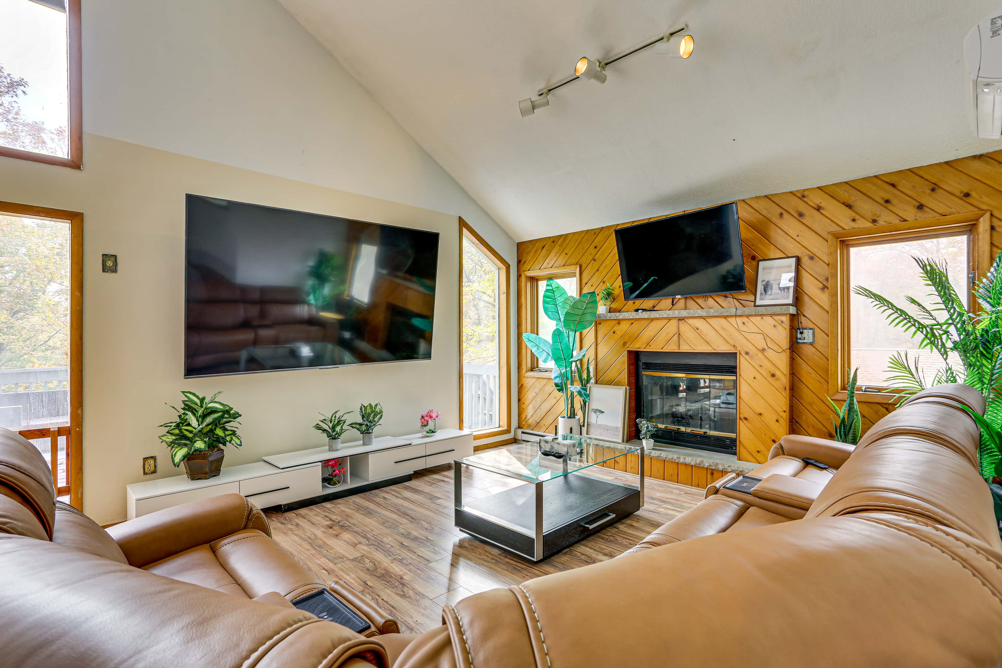 Luxury Home w/ Game Room, 4 Mi to Bushkill Falls!