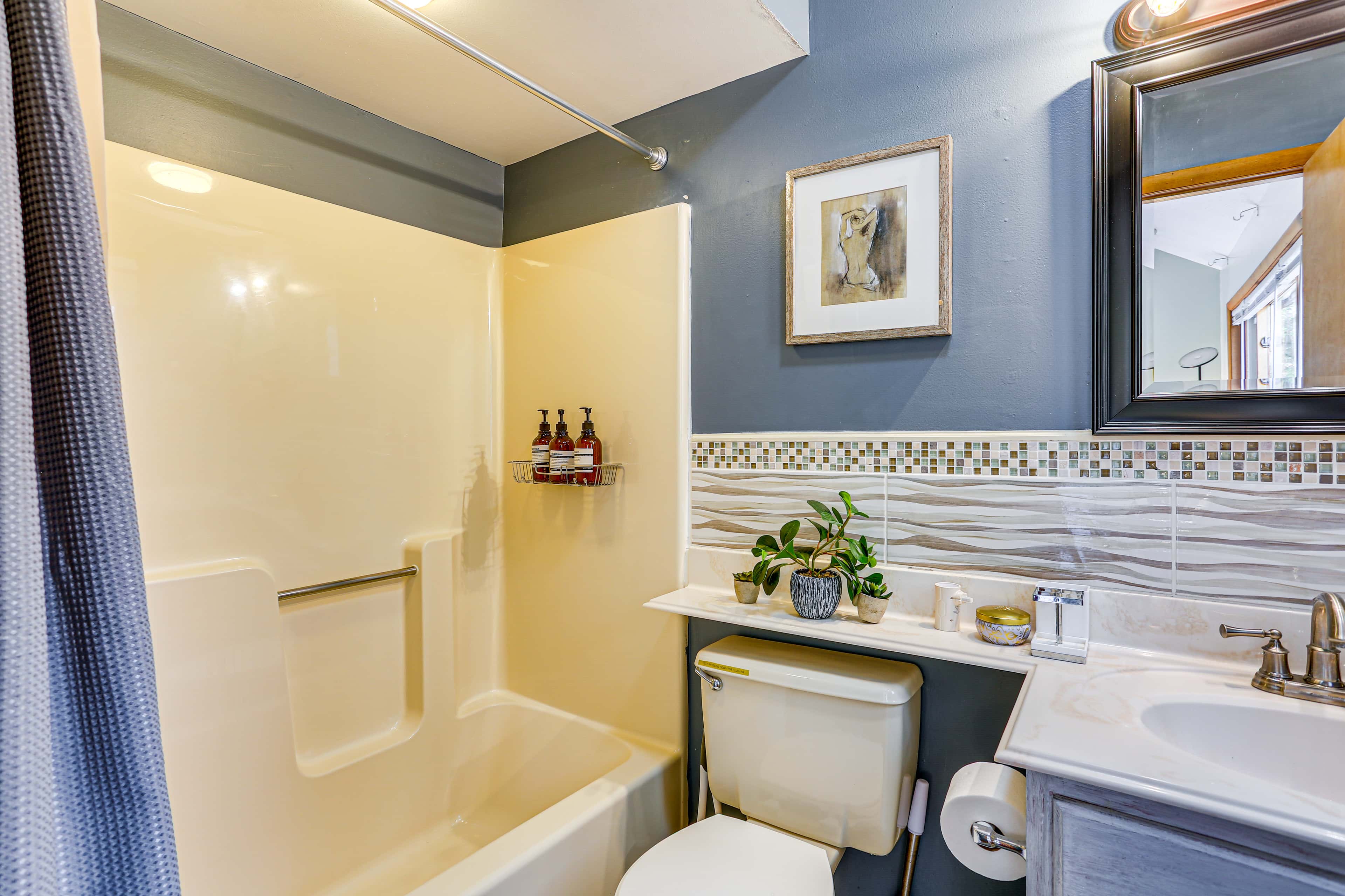 Luxury Home w/ Game Room, 4 Mi to Bushkill Falls!