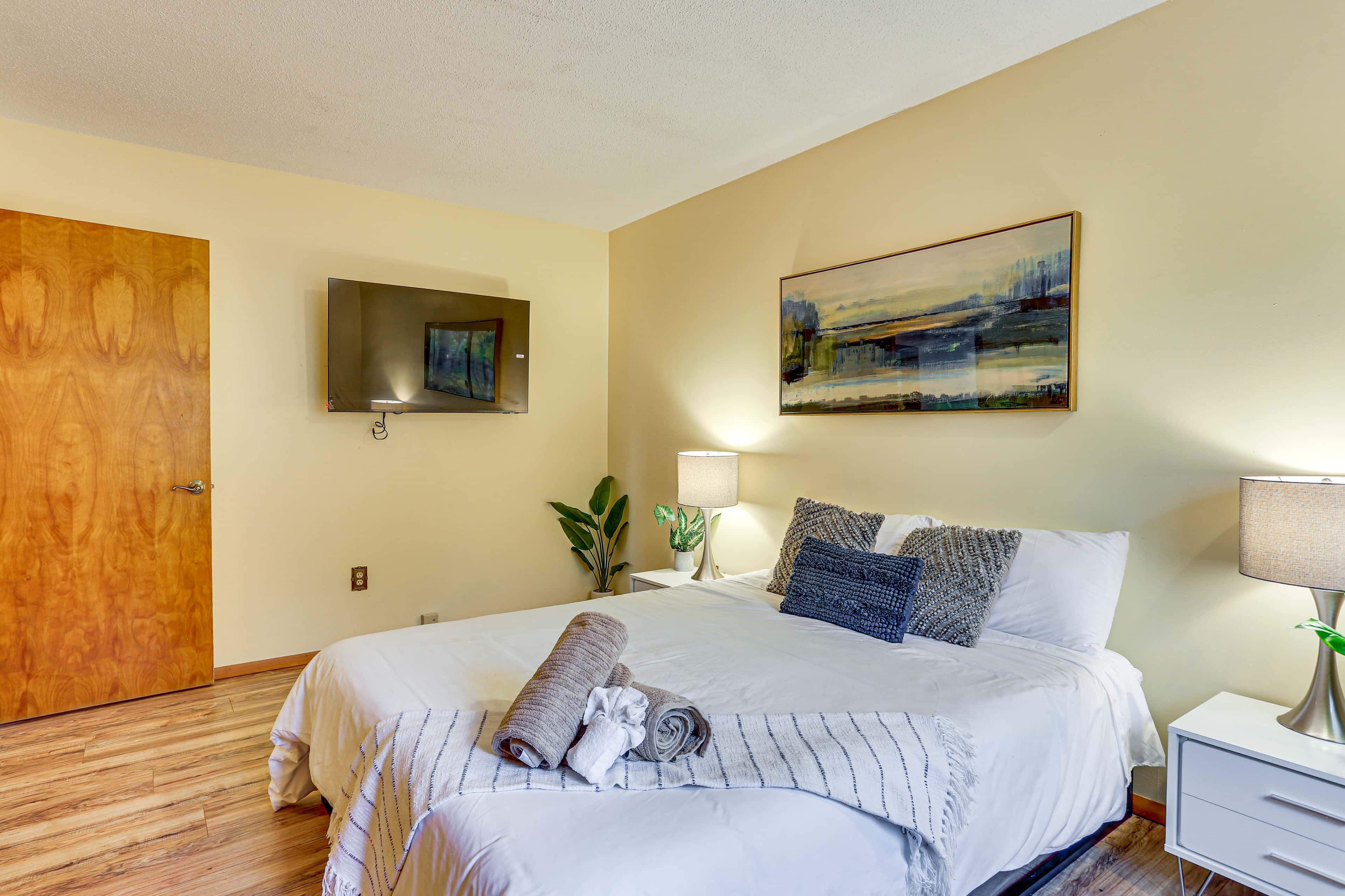 Luxury Home w/ Game Room, 4 Mi to Bushkill Falls!