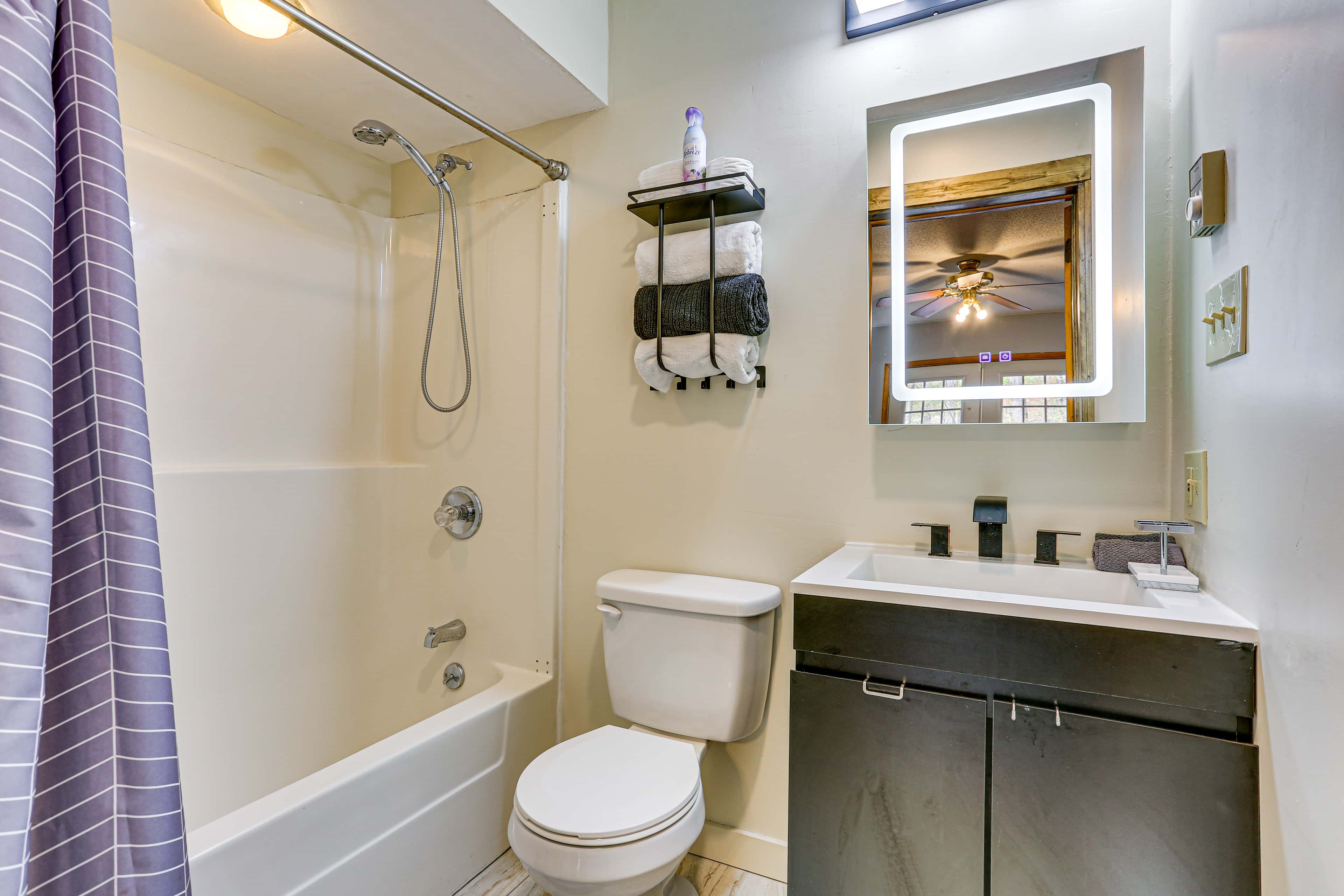 Luxury Home w/ Game Room, 4 Mi to Bushkill Falls!