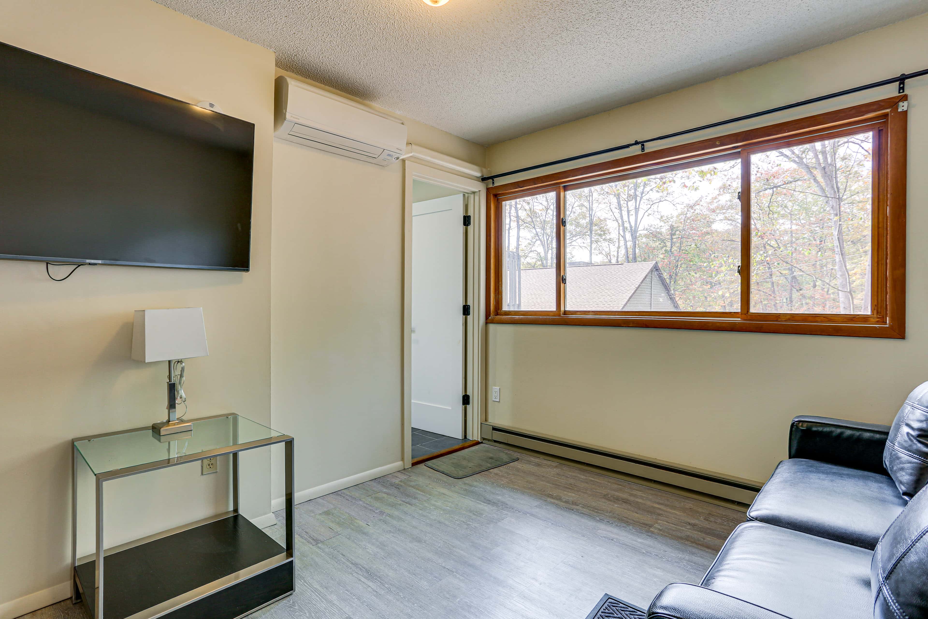 Luxury Home w/ Game Room, 4 Mi to Bushkill Falls!