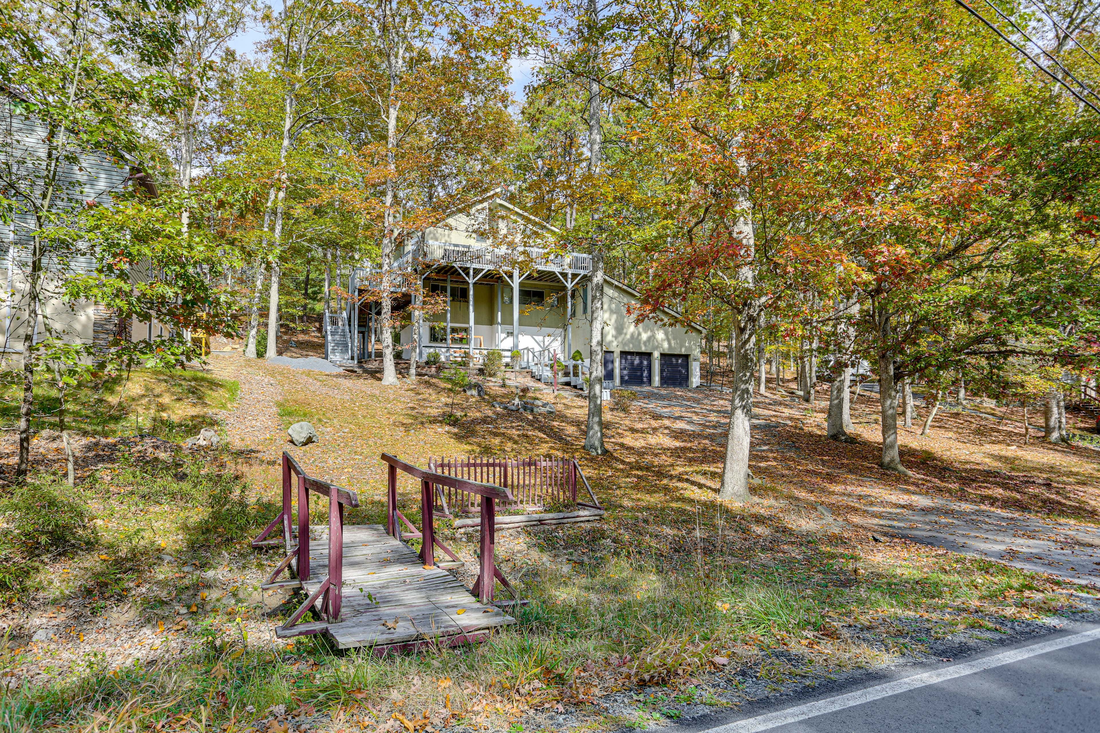Luxury Home w/ Game Room, 4 Mi to Bushkill Falls!
