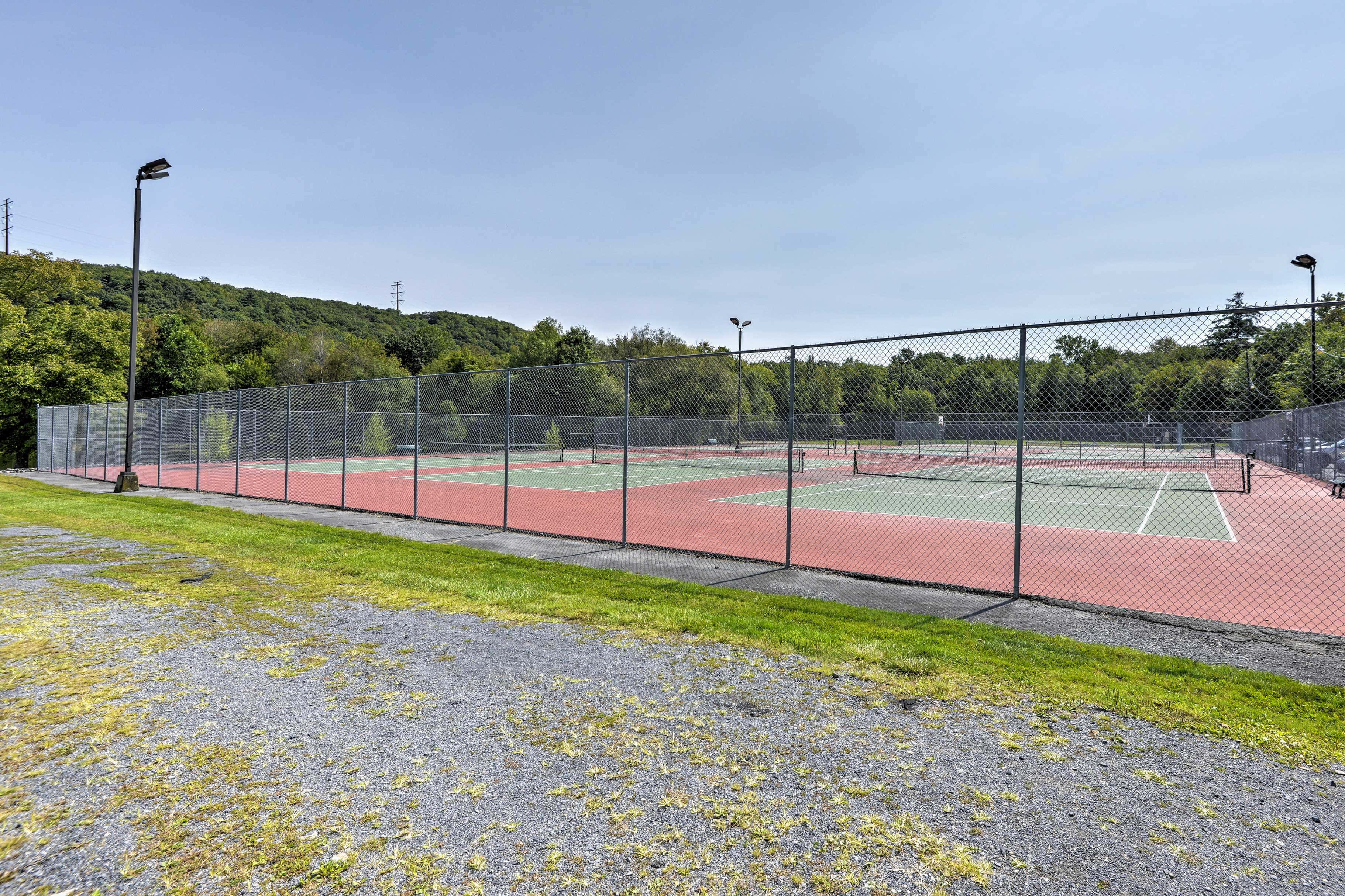 Luxury Home w/ Game Room, 4 Mi to Bushkill Falls!