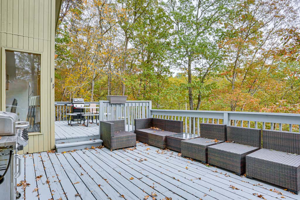 Luxury Home w/ Game Room, 4 Mi to Bushkill Falls!