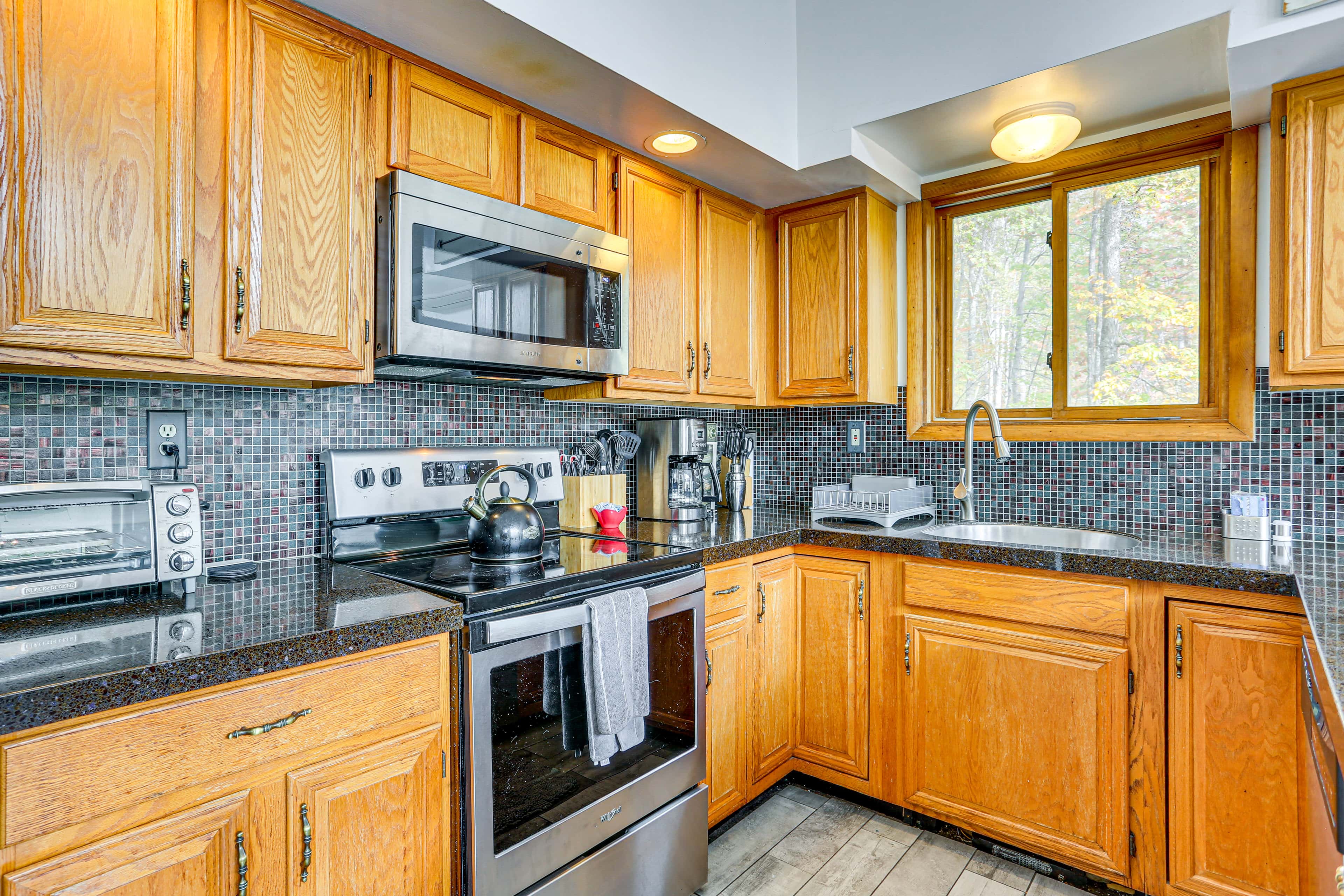 Luxury Home w/ Game Room, 4 Mi to Bushkill Falls!