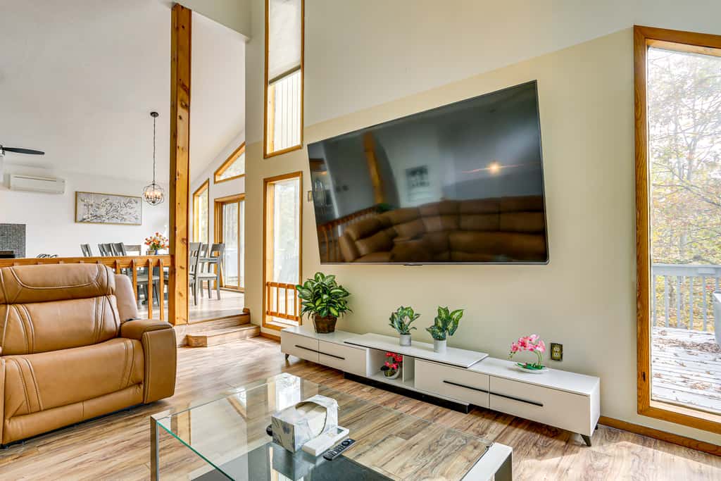 Luxury Home w/ Game Room, 4 Mi to Bushkill Falls!