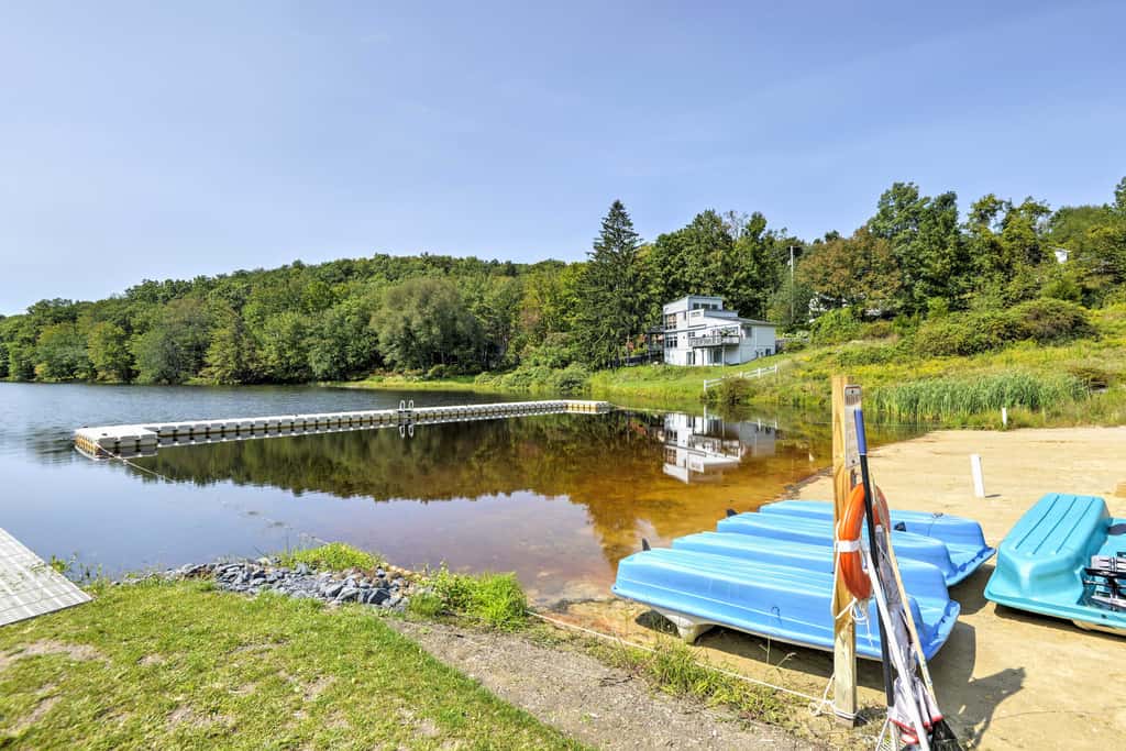 Luxury Home w/ Game Room, 4 Mi to Bushkill Falls!