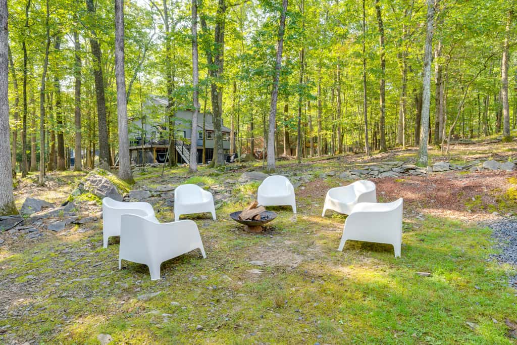 Private Yard, Playset: Family Home in Penn Estates