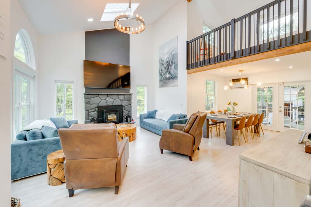 Private Yard, Playset: Family Home in Penn Estates
