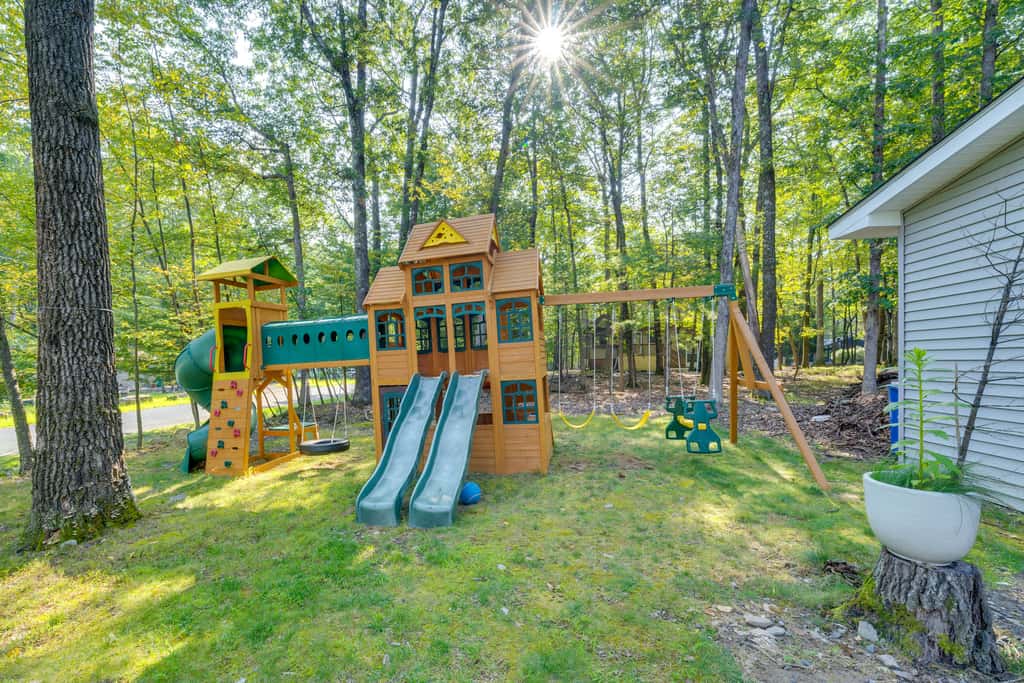 Private Yard, Playset: Family Home in Penn Estates