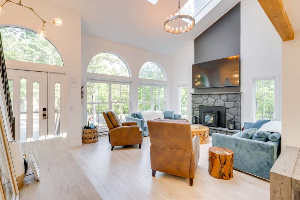 Private Yard, Playset: Family Home in Penn Estates