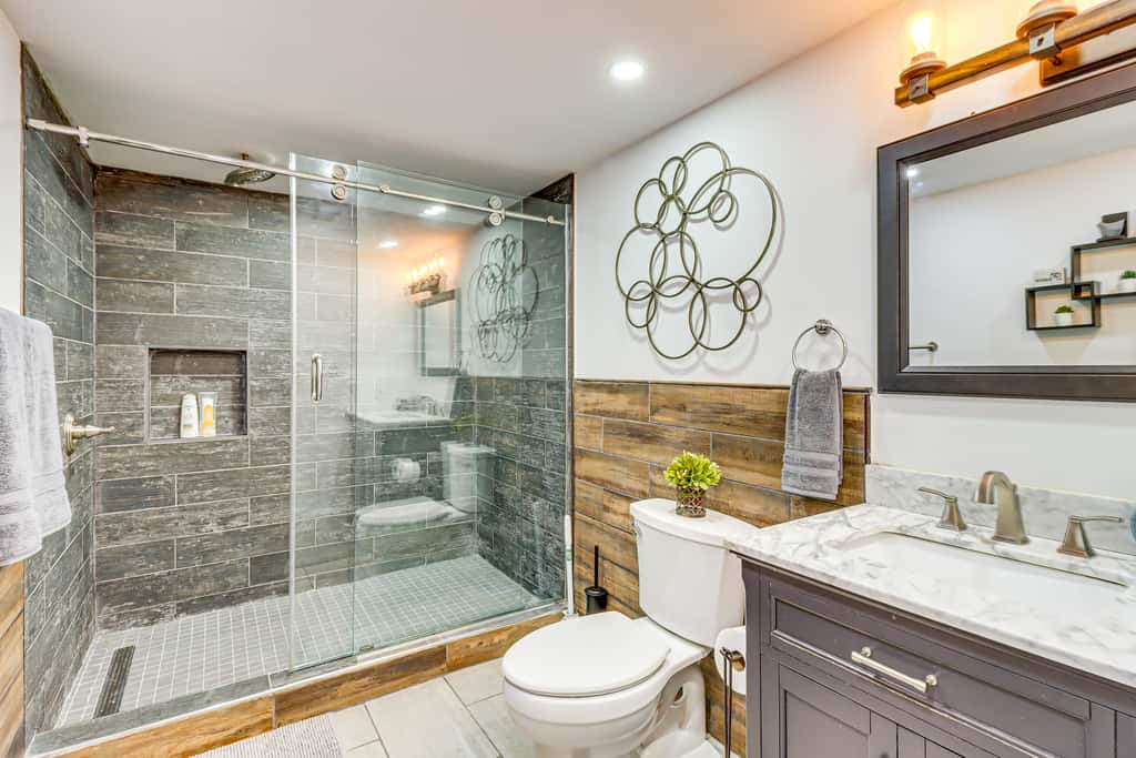 Modern Mountain Escape in Poconos: Walk to Slopes!