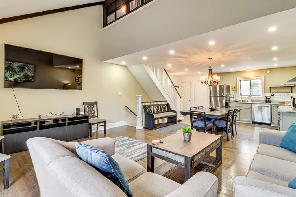 Modern Mountain Escape in Poconos: Walk to Slopes!