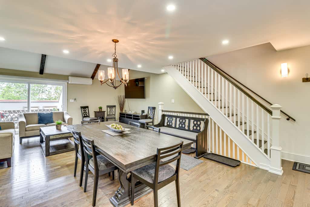 Modern Mountain Escape in Poconos: Walk to Slopes!