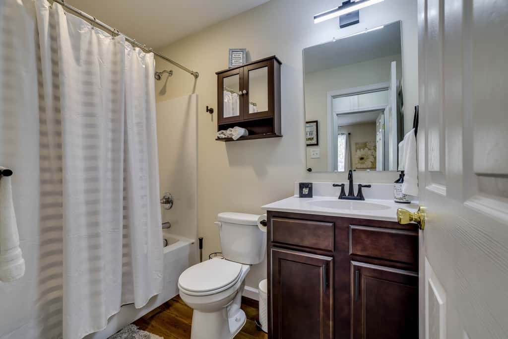 Lakefront Pocono Retreat w/ Hot Tub & Movie Hub