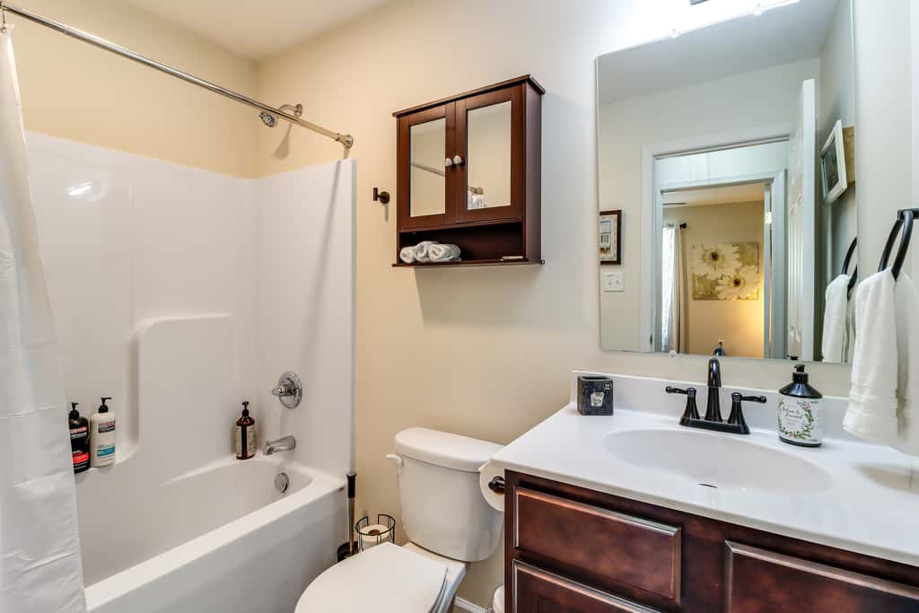 Lakefront Pocono Retreat w/ Hot Tub & Movie Hub