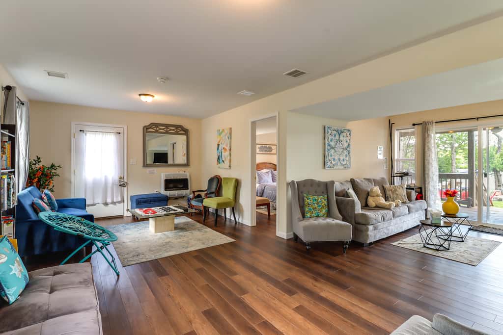 Lakefront Pocono Retreat w/ Hot Tub & Movie Hub