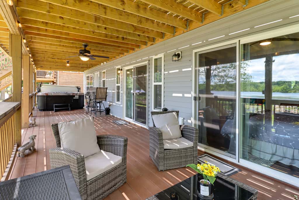 Lakefront Pocono Retreat w/ Hot Tub & Movie Hub