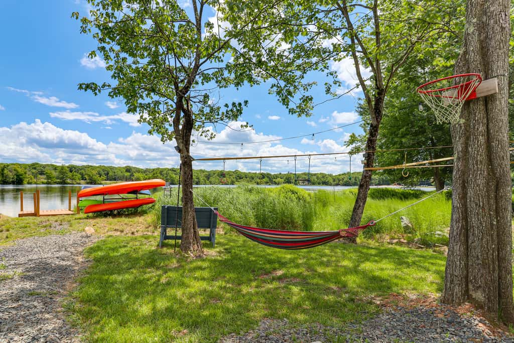 Lakefront Pocono Retreat w/ Hot Tub & Movie Hub