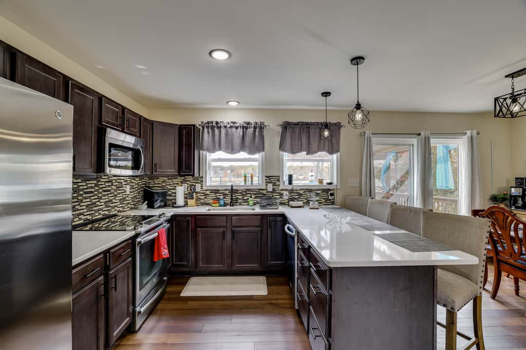 Lakefront Pocono Retreat w/ Hot Tub & Movie Hub