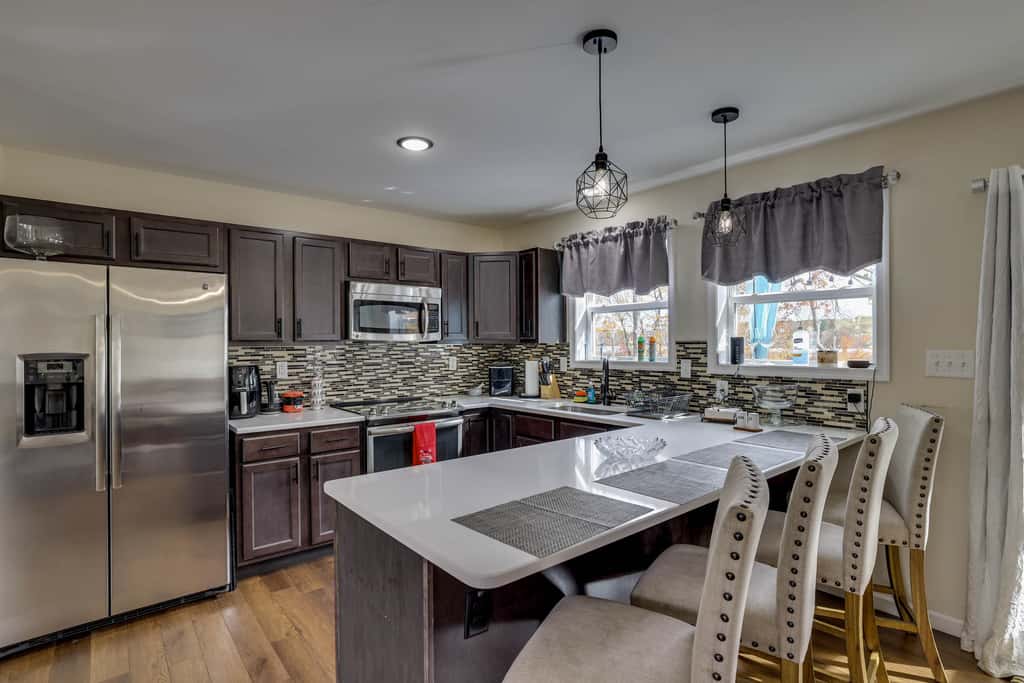 Lakefront Pocono Retreat w/ Hot Tub & Movie Hub